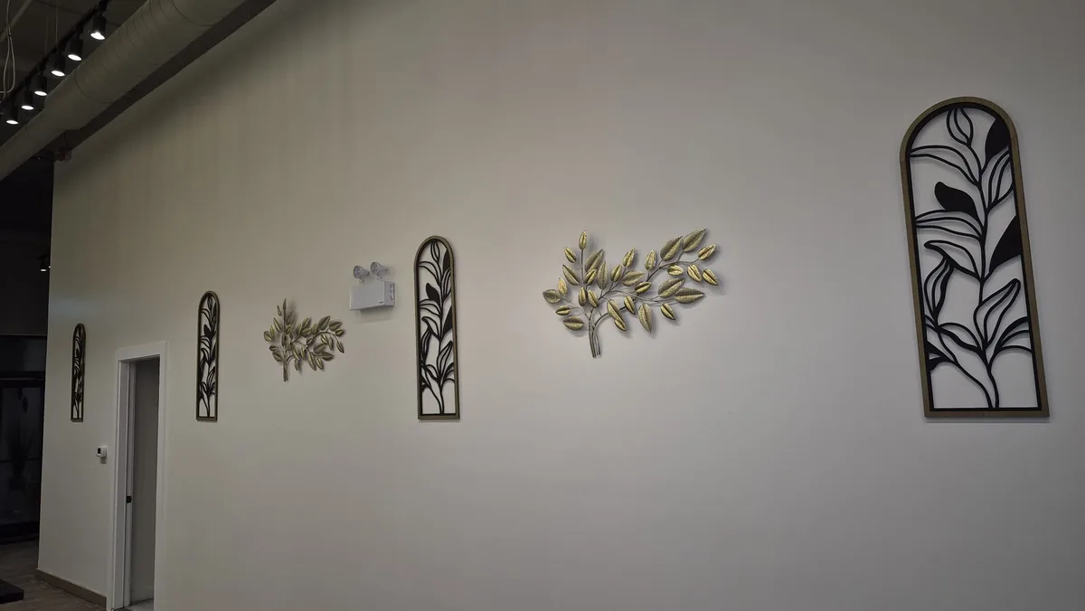 Dining corner with decorative wall panels