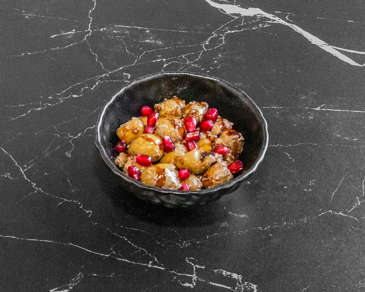 Seasoned olives with pomegranate molasses